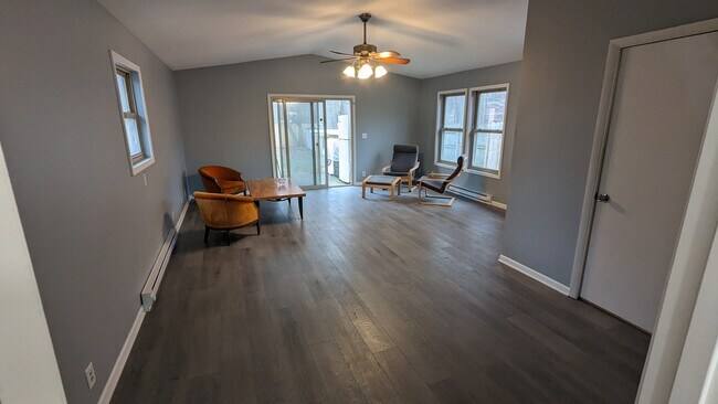 Building Photo - 616 White Oak Dr