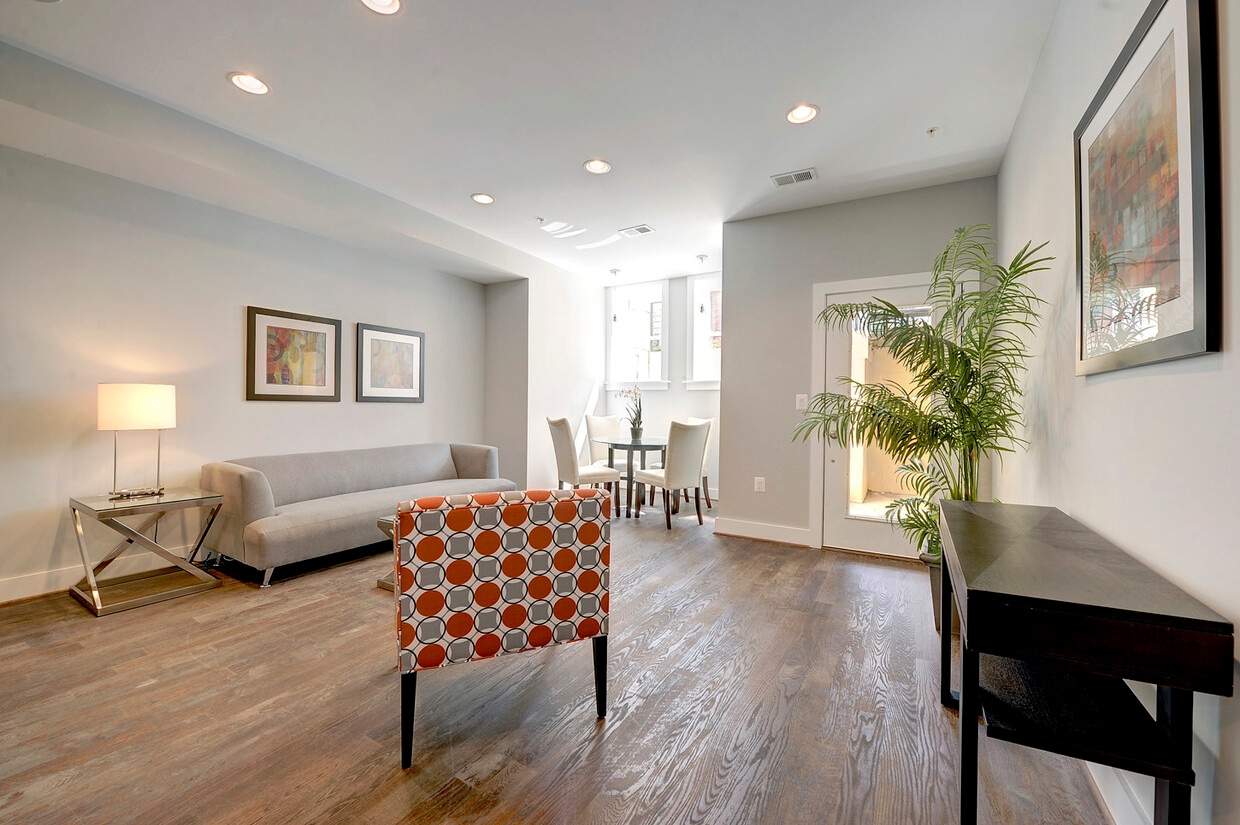 Photo - 2550 University Pl NW (Washington, DC)