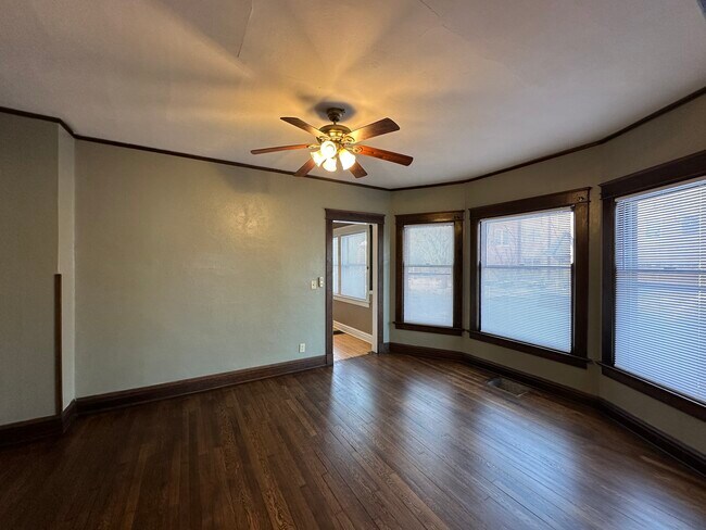 DR Foto 2 - 1030 N Church St