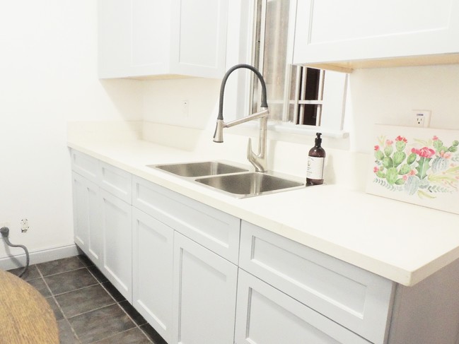 Foto del edificio - 1654 W 37th St