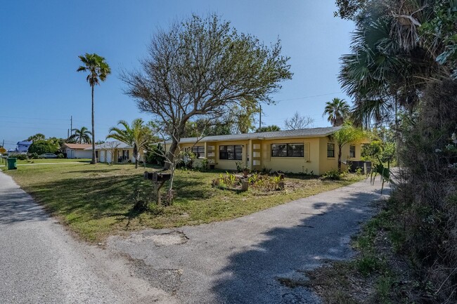 Building Photo - Beachside retreat in Indialantic!