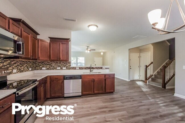 Building Photo - 6629 Covington Commons Dr