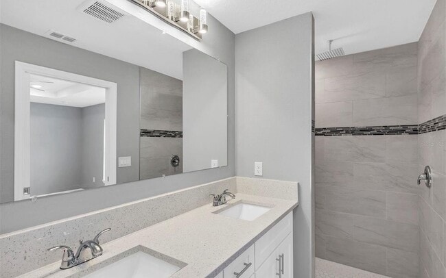 Building Photo - 15145 SW 65th Avenue Rd