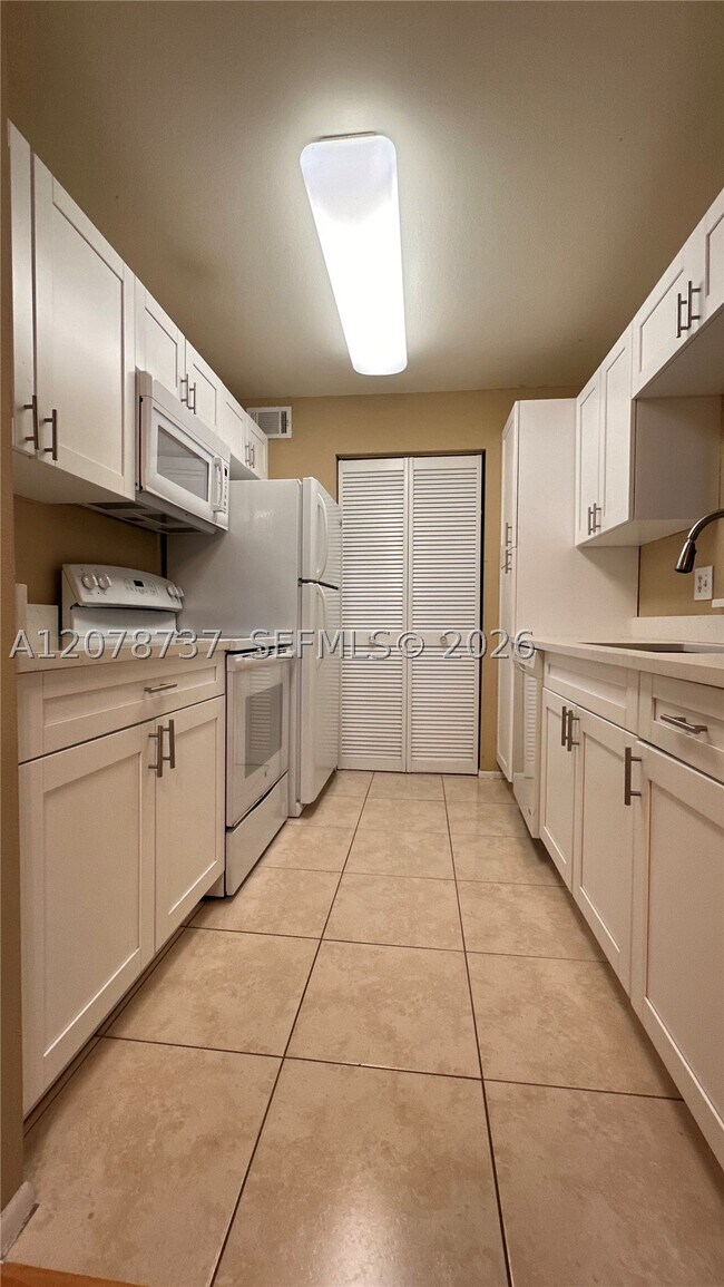 Foto del edificio - 4096 N Pine Island Rd