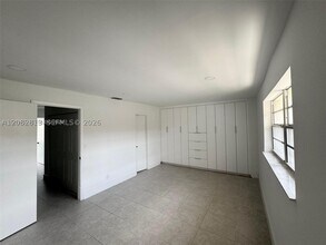 Building Photo - 6628 SW 41st St