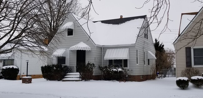 Building Photo - Old Brooklyn Area - 4 Bedroom - Single Fam...