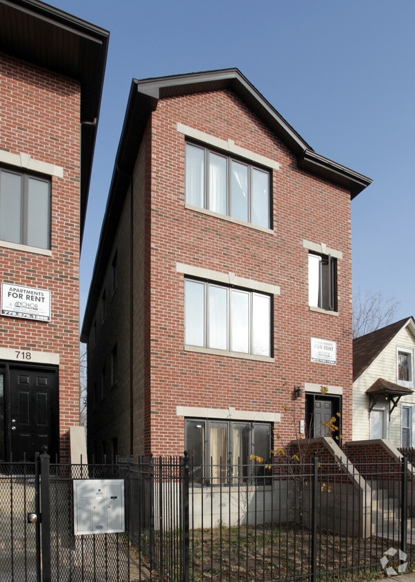 Building Photo - 716 W 50th St