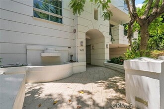 Building Photo - 1401 S Bentley Ave