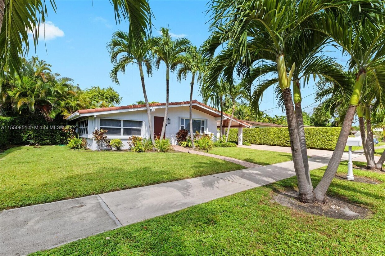 21120 NE 24th Ct, Miami, FL 33180 House Rental in Miami, FL