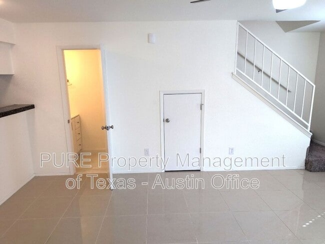 Building Photo - 4413 Whispering Valley Dr