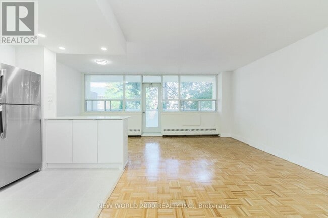 Building Photo - 33 Erskine Ave