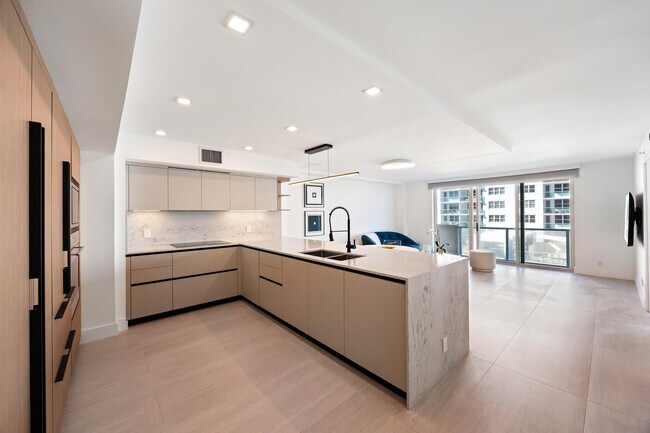 Foto del edificio - 9499 Collins Ave