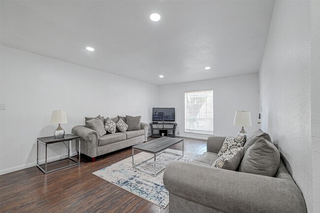 Building Photo - 5863 Inwood Dr