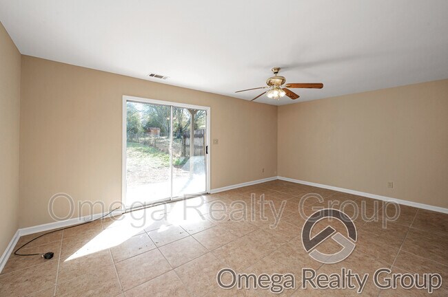 Building Photo - 2319 Cheshire Dr