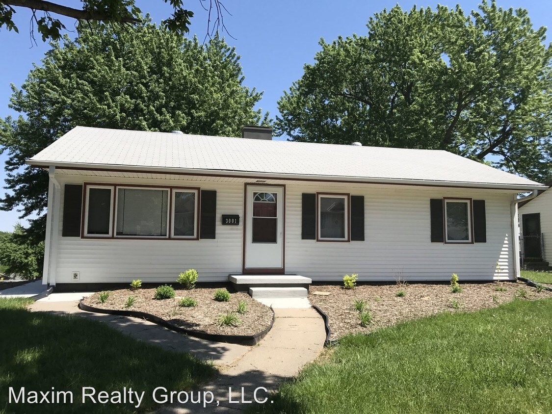 3001 S 38th St, Omaha, NE 68105 House for Rent in Omaha, NE