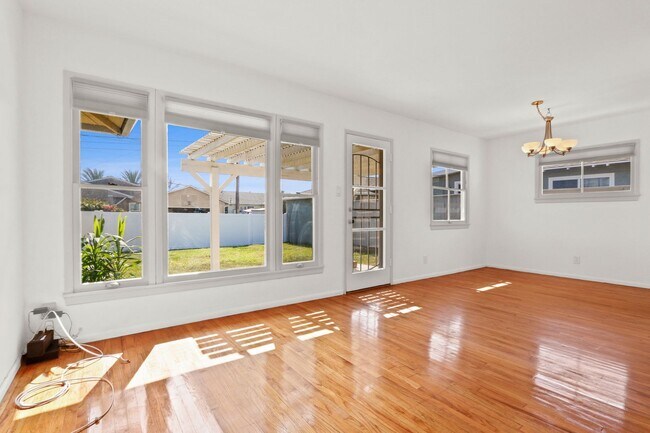 Building Photo - CA Bungalow in the heart of Torrance