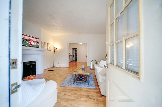 Foto del edificio - Ultimate 6-Bedroom House with Modern Kitch...