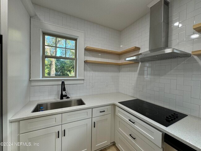 Foto del edificio - 2645 Dellwood Ave