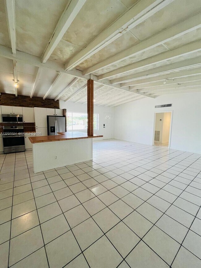 Foto del edificio - 1420 NE 203rd St