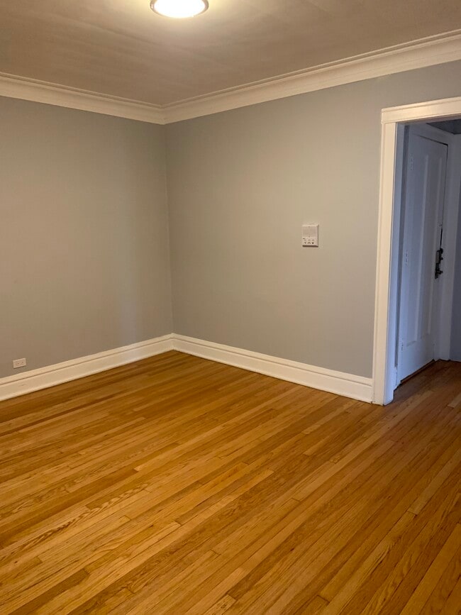 Foto del edificio - 3039 N Karlov Ave