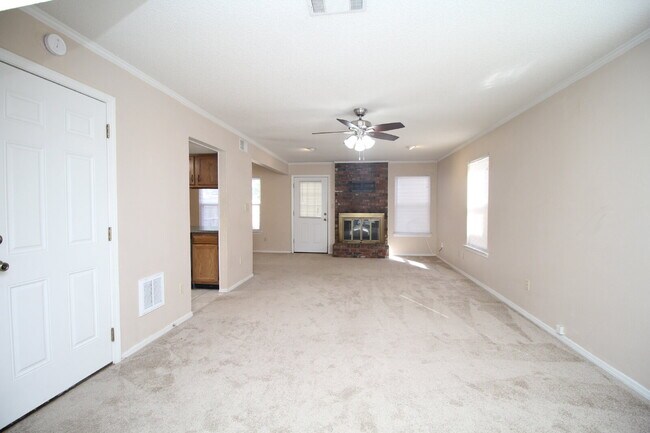 Foto del edificio - 2-Story Northpointe Home Near UWF, Hospitals, I-10 & Shopping – Spacious Primary Suite, Open Kitc...