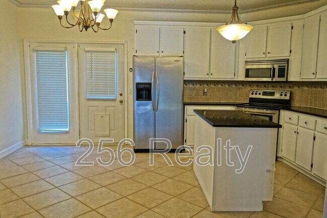 Building Photo - 212 Shadowbrook Ln NE