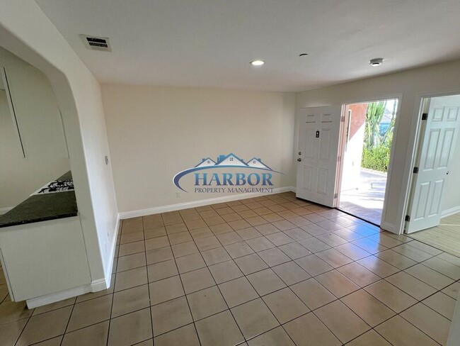 Foto del edificio - 1043-1043 W 253rd St