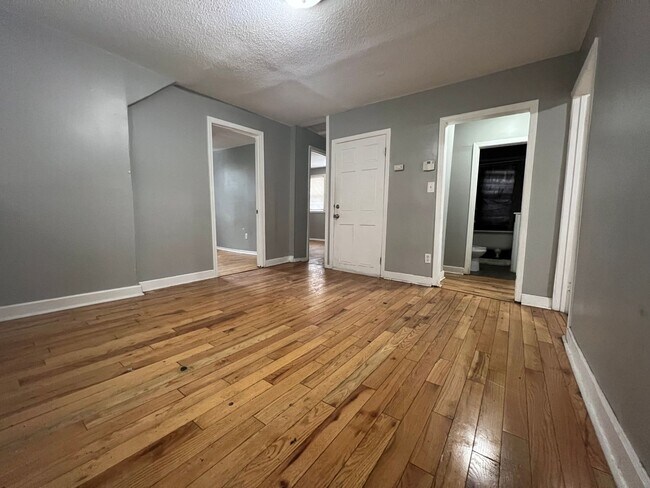 Foto del edificio - 2356 N Thomas Ave