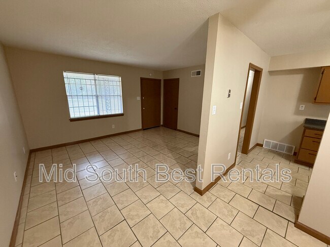 Building Photo - 3642 Windermere Rd