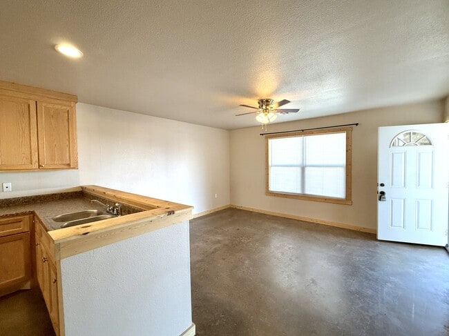 Building Photo - 11957 Sandpiper Rd