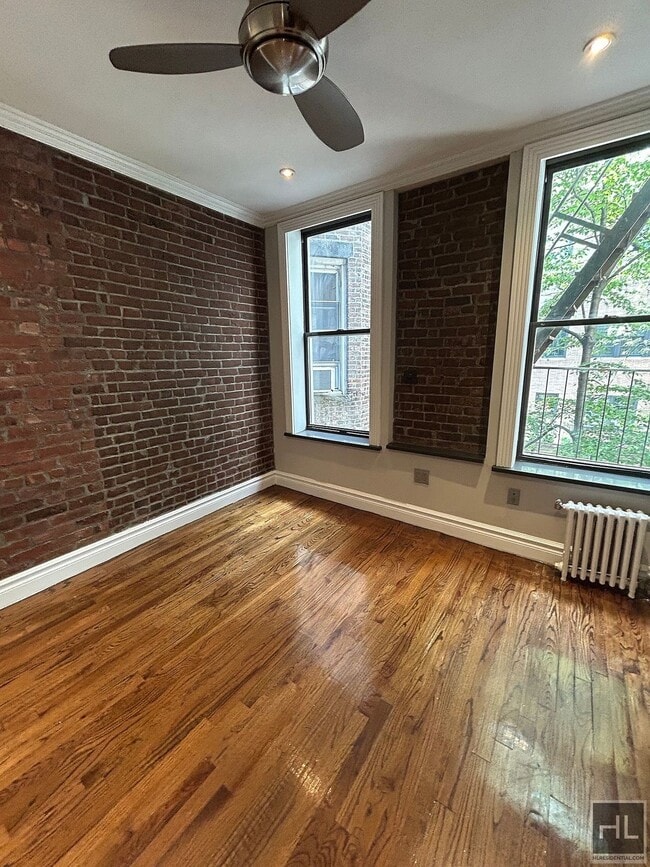 Building Photo - Mott Street