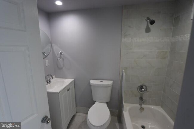 Building Photo - 1 Morton Pl