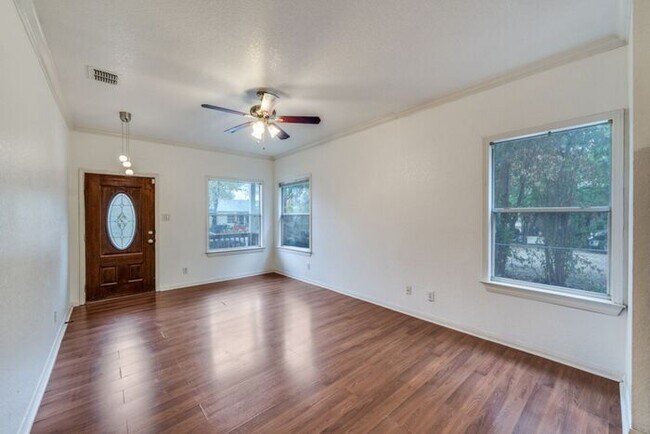 Foto del edificio - Well Maintained and Great Location!