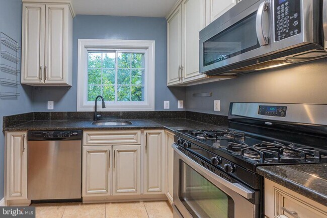 Foto del edificio - 3726 Holmes Ln