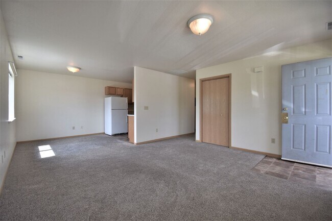 Foto del edificio - 2Bed with OFFICE and DETACHED GARAGE! Grea...