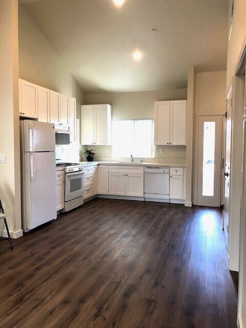 Foto del edificio - Kern Avenue Apartments
