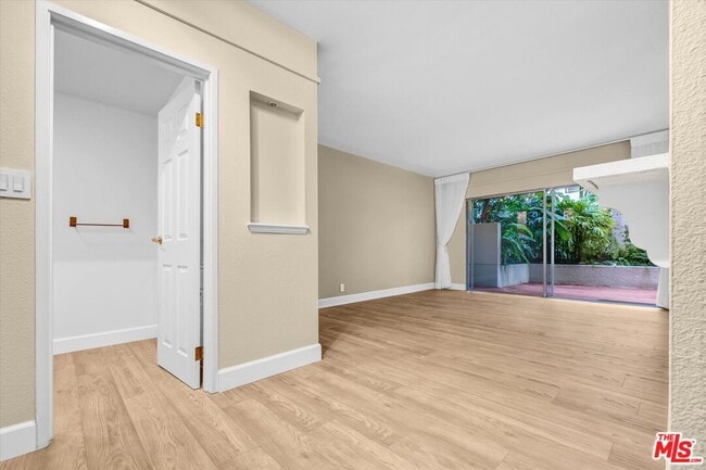 Building Photo - 1131 Alta Loma Rd