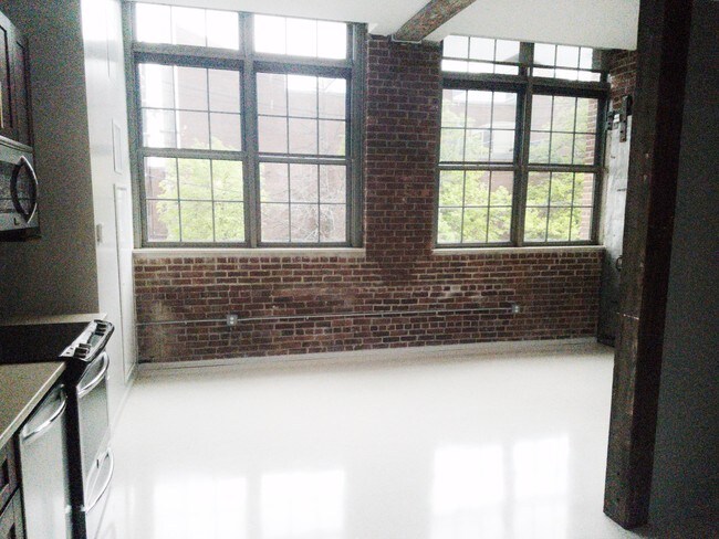 Building Photo - 275 Medford St
