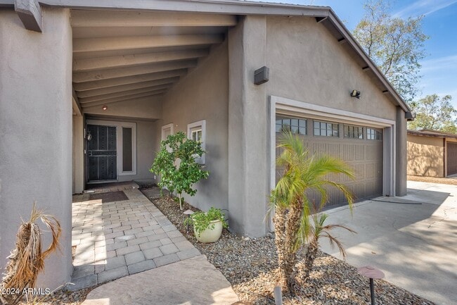 Building Photo - 2933 W Muriel Dr