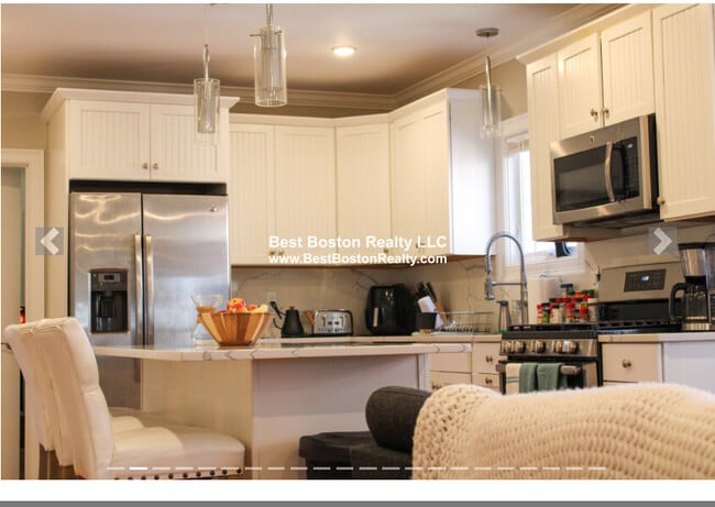 Building Photo - 118 Holland St