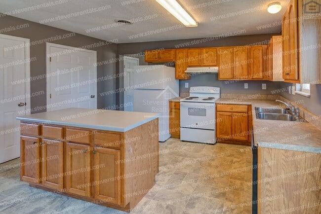 Building Photo - 800 Knoxville College Dr