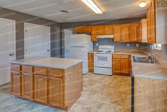 Building Photo - 800 Knoxville College Dr