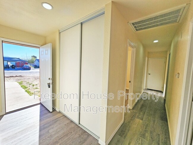 Foto del edificio - 1930 Kearney St