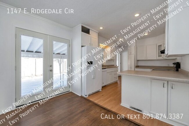 Building Photo - 1147 E Ridgedale Cir