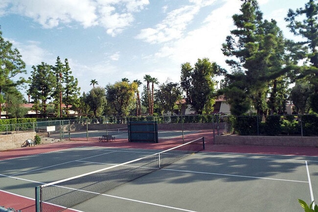 Building Photo - Palm Springs Villas - One Bedroom Condo