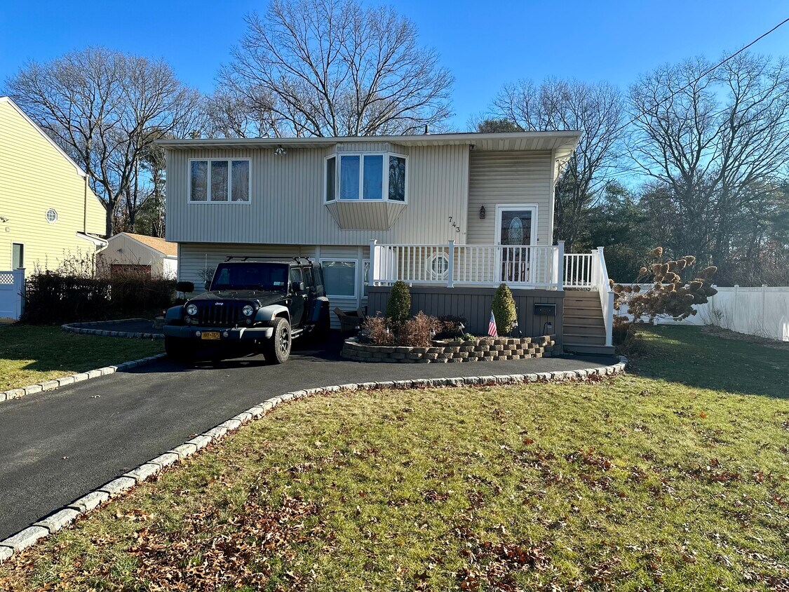 743 Sandra Ave, West Islip, NY 11795 Apartments in West Islip, NY