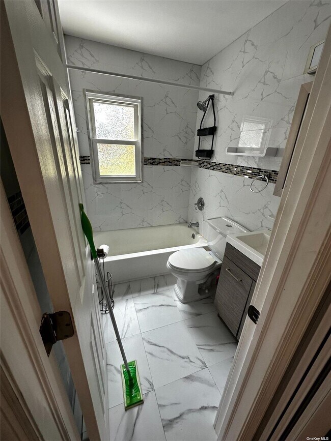 Foto del edificio - 74 Sharp St