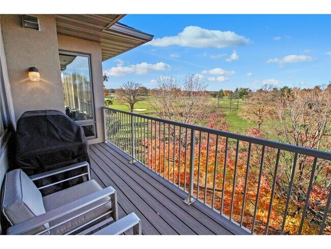Building Photo - 555 Oak Ridge Pl