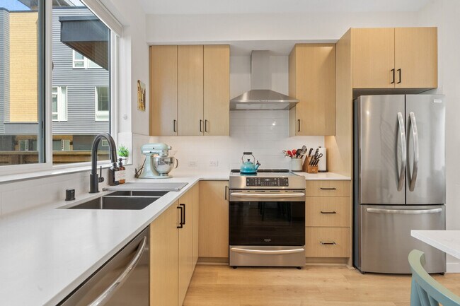 Foto del edificio - 6405B 22nd Ave NW