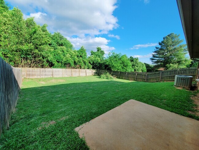 Foto del edificio - 210 Elm St